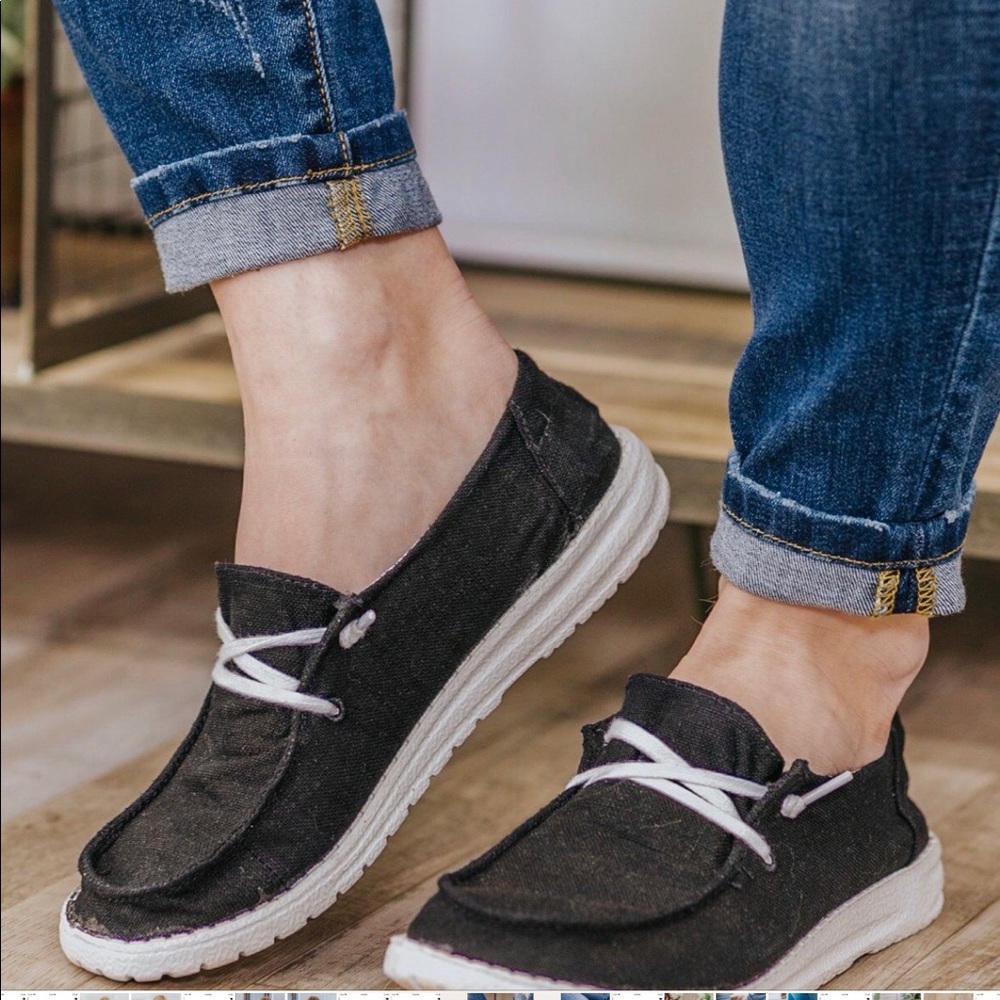 Let’s Take A Walk Lace Shoes in Black Size 8.5